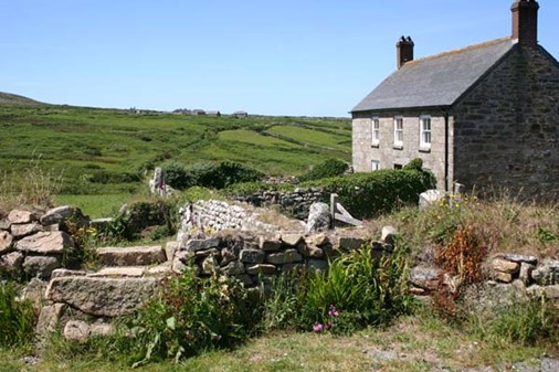 Farmhouse-exterior-side-600x400