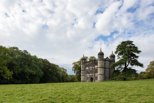 TixallGatehouse-exterior-trees-600x400