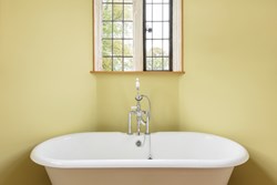 TixallGatehouse-interior-bathroom-600x400