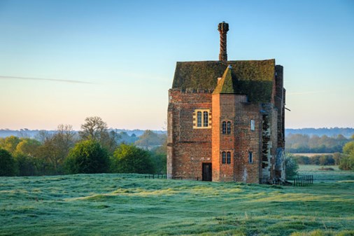 WardenAbbey-exterior2-600x400