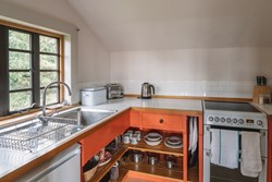 Warren House kitchen 2 1200x800