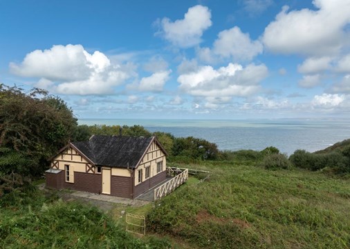 Castle Bungalow 900x642
