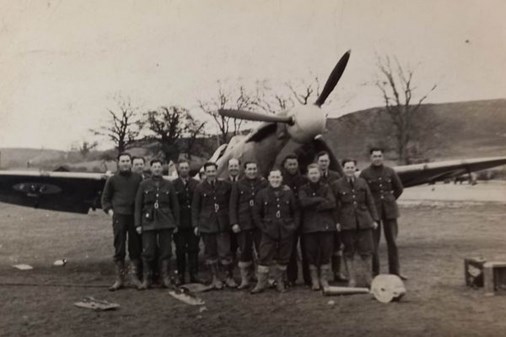 Ibsley squadron and spitfire 600x400